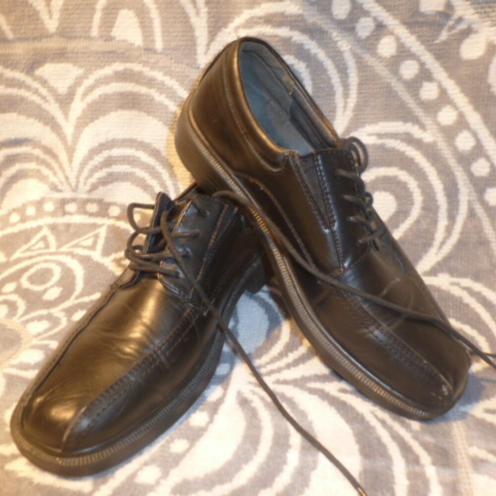 Classic & Comfortable  Covington black dress shoes Sz8 Men